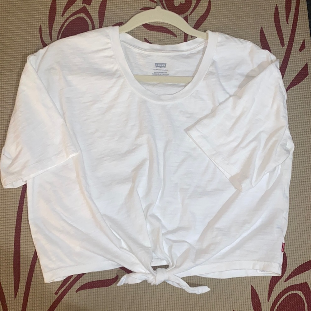 LEVI’S tied crop top